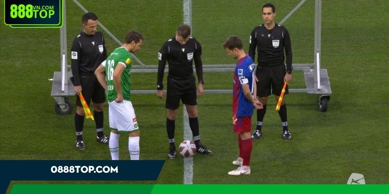 Các yếu tố chi phối kèo giao bóng trước